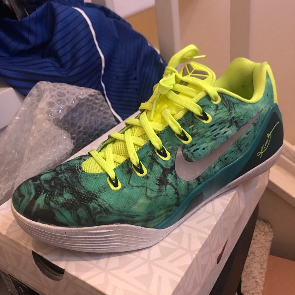 Nike Kobe IX Em Easter Basketball Shoes Sz 9
